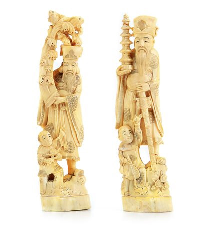 AVORIO DUE SCULTURE IN AVORIO, CINA, XX SECOLO, raffiguranti due santoni con...