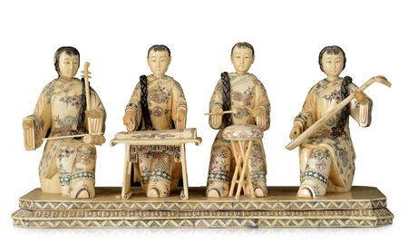 AVORIO GRUPPO CON QUATTRO FIGURE DI SUONATRICI IN OSSO, CINA, XX SECOLO;...