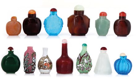 ARTE ORIENTALE TREDICI SNUFF BOTTLES, XIX-XX SECOLO, in materiali diversi; un...