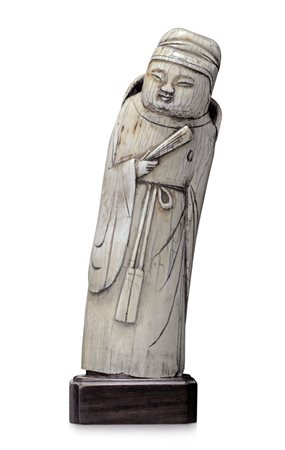 AVORIO SCULTURA IN AVORIO, CINA, INIZIO XIX SECOLO, raffigurante saggio con...