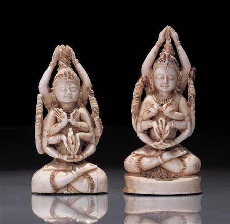 AVORIO DUE SCULTURE IN AVORIO, INDIA, FINE XIX SECOLO, raffiguranti la dea...