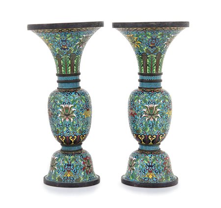 ARTE ORIENTALE COPPIA DI VASI IN METALLO DECORATO A SMALTI CLOISONNE', CINA,...