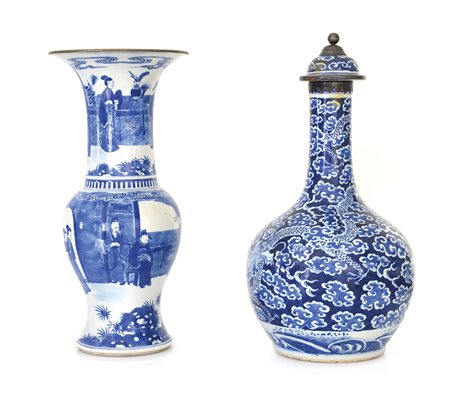 ARTE ORIENTALE UN VASO E UNA POTICHE CON COPERCHIO IN PORCELLANA CINA, XIX...