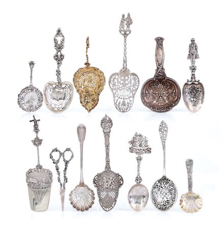 ARGENTI D'EPOCA COLLEZIONE DI DODICI CUCCHIAI E PALETTE IN ARGENTO E VERMEIL,...