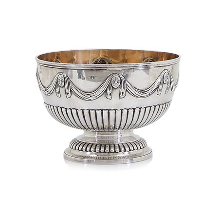 ARGENTI D'EPOCA BOWL IN ARGENTO, LONDRA, 1887, a coppa sbalzata con...
