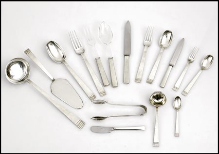 ARGENTI RECENTI SERVIZIO DI POSATE IN ARGENTO, XX SECOLO, composto da sei...