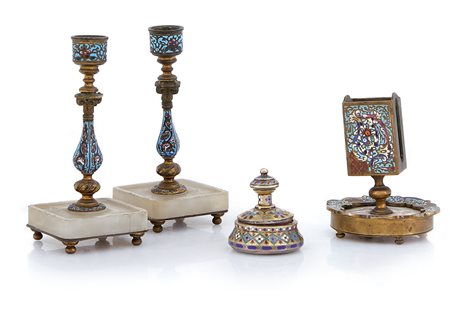 OGGETTISTICA VARIA LOTTO DI OGGETTI DECORATI A SMALTI POLICROMI, INIZIO XX...