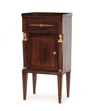 MOBILE DEL XIX SECOLO MOBILETTO IMPERO IN NOCE, XIX SECOLO, fronte ad un'anta...