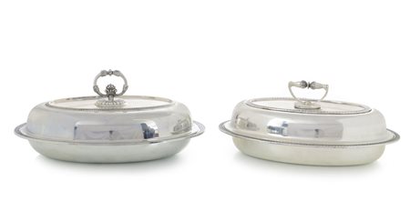 ARGENTI RECENTI DUE LEGUMIERE CON COPERCHIO IN ARGENTO, XX SECOLO, in stile...