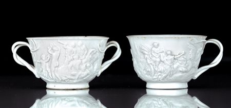 GINORI DUE TAZZE IN PORCELLANA BIANCA, GINORI, 1770 CA., una biansata e una...