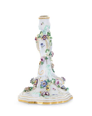 MEISSEN CANDELIERE IN PORCELLANA, MEISSEN, FINE XIX SECOLO, fusto a rocaille...