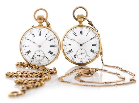 ANONIMO DUE TASCA 1890 CA.Casse in oro 18 kt una con carrura godronata ed una...