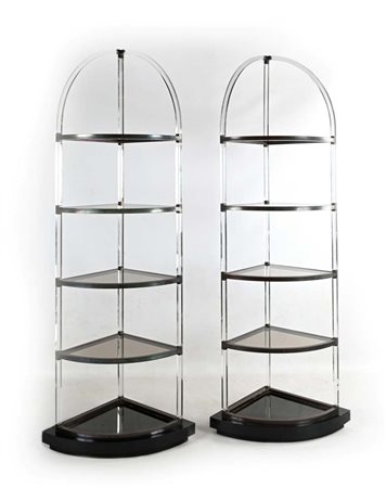 Romeo Rega (Roma 1904 - Roma 1984) Coppia di grandi angoliere Struttura in...