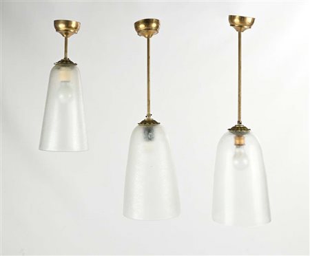 () 3 lampade da soffitto in ottone e diffusori in vetro acidato e satinato cm...