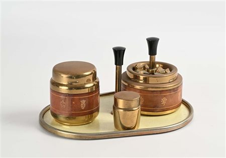 () Set da fumo Set composto da posacenere, portasigarette e porta...