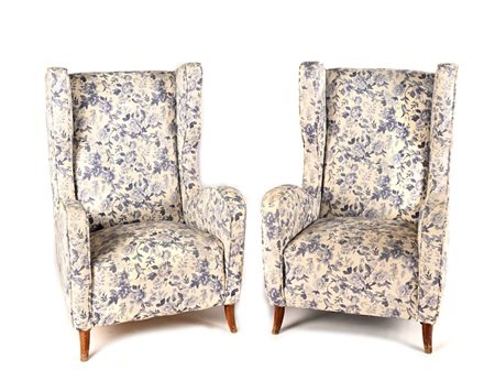 () Due poltrone Anni '60 Struttura in legno e imbottitura rivestita in...