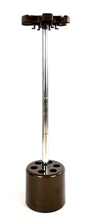 () Appendiabiti modello Vip prod. Velca, Milano Struttura in metallo cromato...