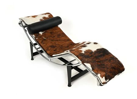 LE CORBUSIER (stile di) (1887 - 1965) Chaise Longue Struttura in acciaio...