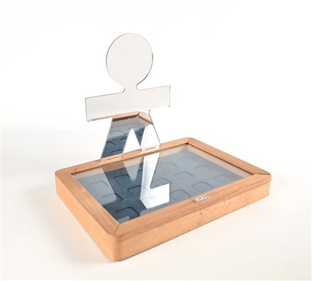 () Specchiera dalla serie Girotondo, produzione Alessi Specchio entro scatola...