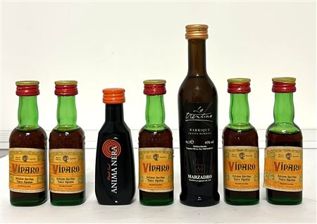 GRUPPO DI 7 MINIATURE