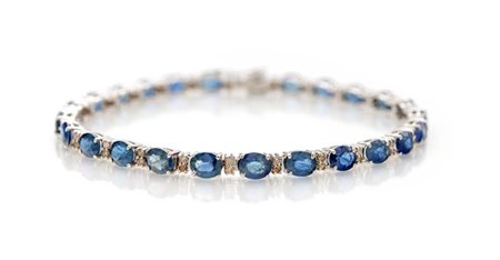 Bracciale tennis in oro, zaffiri e brillanti Oro bianco 750/000. Zaffiri in...