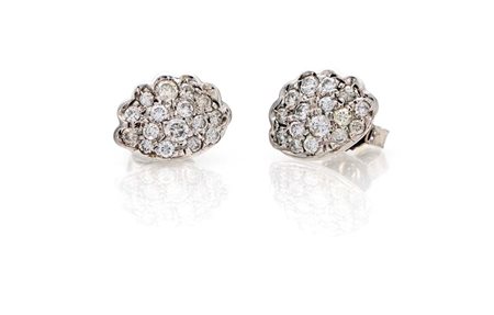 Coppia di orecchini in oro e brillanti Oro bianco 750/000. Peso complessivo...