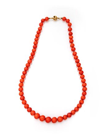Collana in corallo e oro Oro giallo 750/000. Corallo in taglio sferico da mm....