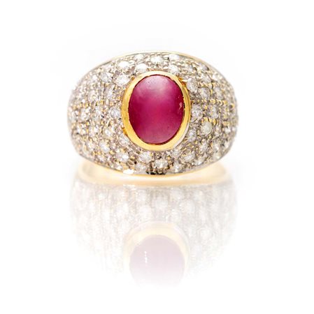 Anello a fascia in oro, rubino e brillanti Oro giallo e bianco 750/000....