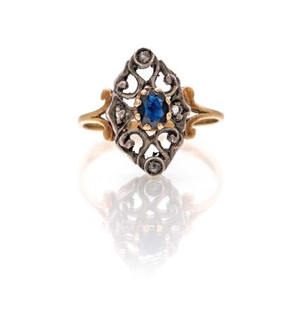 Anello antico in oro, argento, zaffiro e diamanti Oro giallo 750/000 e...
