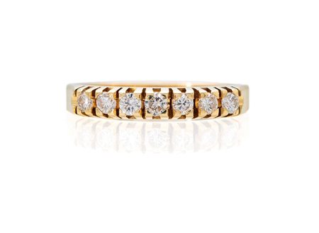 Anello a riviera in oro e brillanti Oro giallo 750/000. Diamanti in taglio...