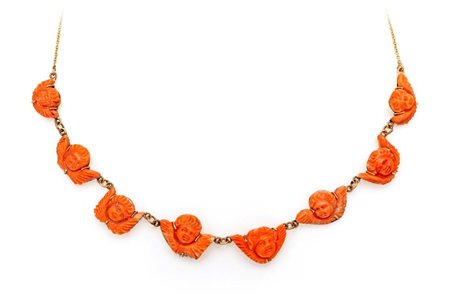 Collana antica in oro e corallo Oro giallo 750/000. Corallo scolpito a...