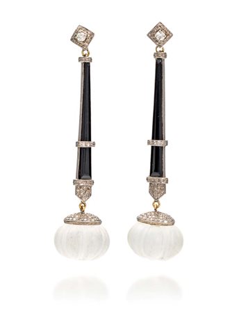 Coppia di orecchini pendenti, decò in oro, onice, cristallo di rocca e...