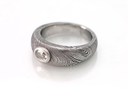 Nagai, anello in titanio e diamante Realizzato dal maestro giapponese Nagai,...