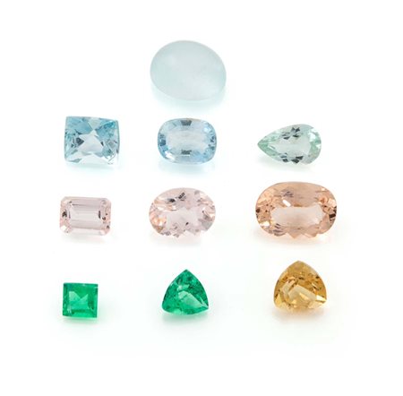 Gruppo di 10 berilli naturali Gruppo di 2 smeraldi, 4 acquamarine, 3...