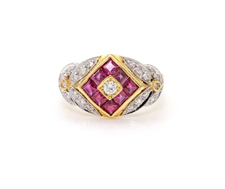 Anello in oro rubini e brillanti Oro giallo e bianco 750/000. Peso...