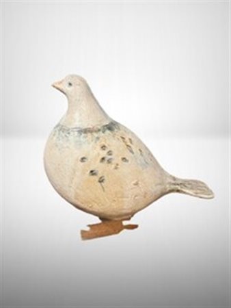 Su base in legno. Colomba ceramica dipinta 36 x 35 x 17 cm Su base in legno.