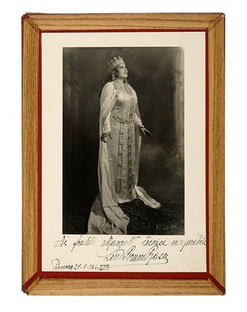 Raccolta di 5 fotografie di artisti realizzate dallo Studio Manzotti. Con...