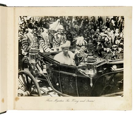 Album di fotografie del Giubileo di re Giorgio V d'Inghilterra. 1935. Album...
