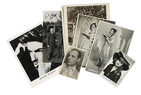 Raccolta di 31 tra lettere, biglietti, fotografie e fotocartoline autografate...