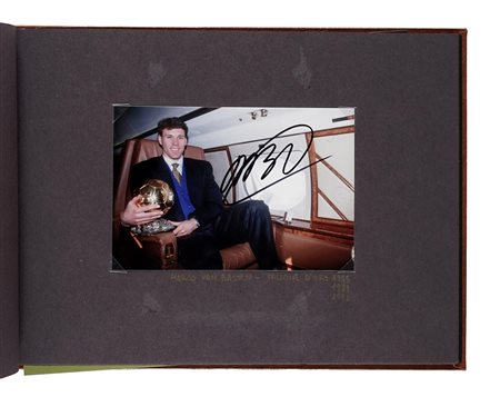 Importante raccolta di autografi di famosi personaggi del calcio. Dagli anni...