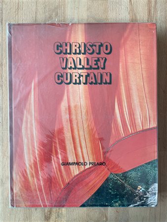 CHRISTO E JEANNE-CLAUDE - Christo. Valley Curtain. Rifle, Colorado, 1970-72, 1973