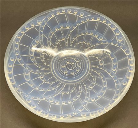 J. Landier Centrotavola in vetro opalescente pressato in forma con decori a rili