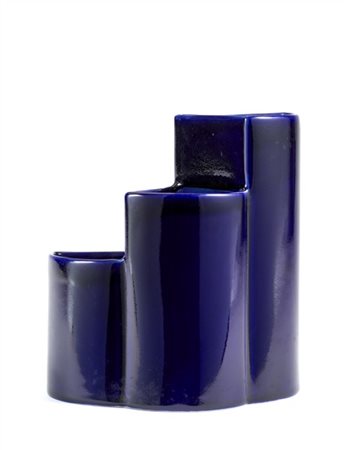 Angelo Mangiarotti Portafiori a tre sezioni in ceramica smaltata blu. Esecuzione