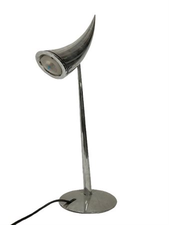 Philippe Starck Lampada da tavolo modello "Ara". Produzione Flos, Milano, 1988.