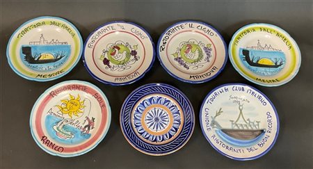 Lotto di sei piatti della serie "Ristorante del Buon Ricordo" in ceramica smalt