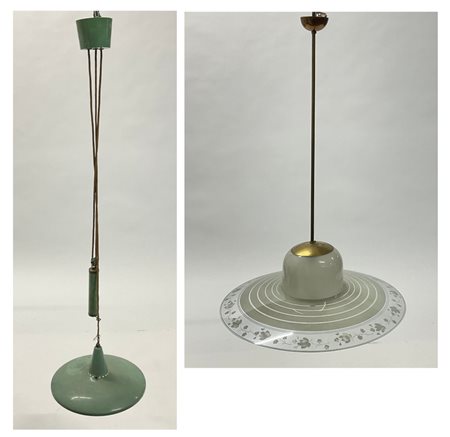 Lotto composto da una lampada a sospensione in ottone e vetro e una lampada sal