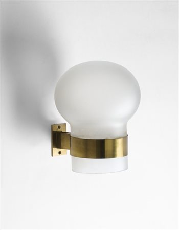 Fontana Arte Lampada da parete modello "2404". Milano, anni '60. Diffusore in ve