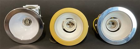 Lotto di tre faretti in metallo laccato bianco e cromato. Italia, anni '70/'80.