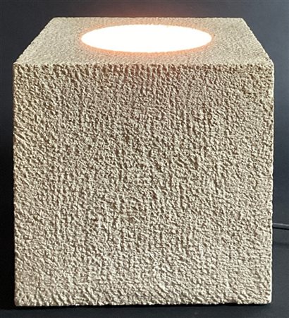 Base per lampada da terra o da tavolo in cemento bianco. Italia, anni '70. (cm