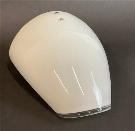 Vistosi Lampada da parete in vetro incamiciato lattimo. Murano, anni '70. Recant